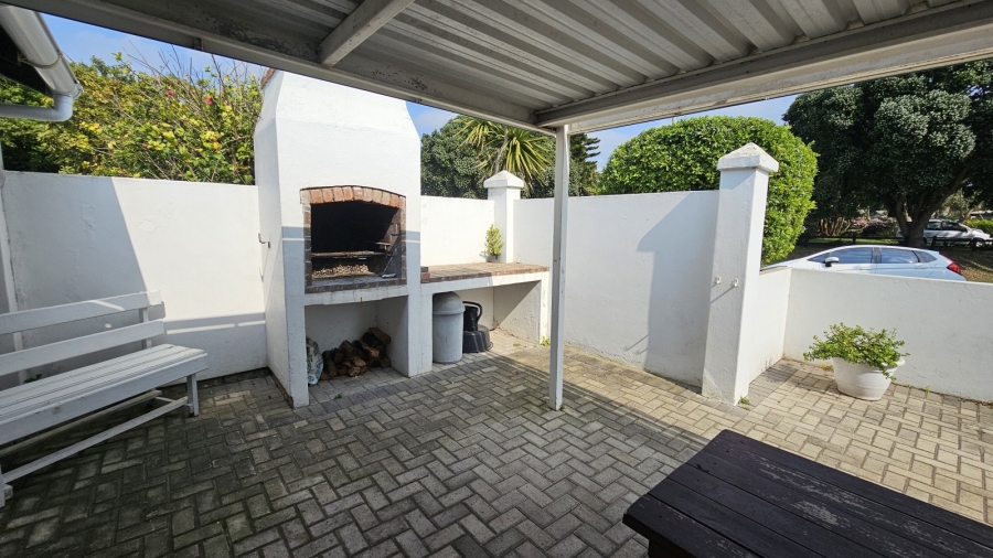 2 Bedroom Property for Sale in Paradise Beach Eastern Cape